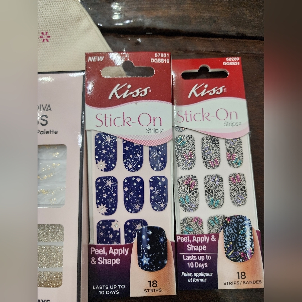 Set of Perfect Press-On Nails, 3 Sets Of Nail Strips, & Free Bag - Picture 5 of 9